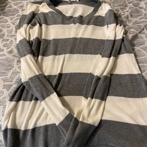 Charcoal gray and white king sleeve top
